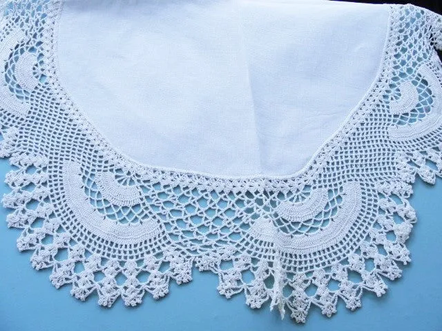 AMAZING Victorian large Center Piece or Table Topper  Hand Crochet Intricate Lace Fine Linen Center Just Beautiful Vintage Fine Linens and Lace
