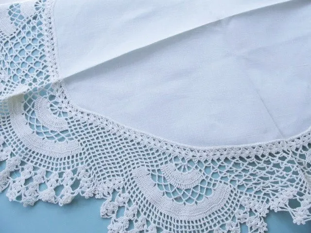 AMAZING Victorian large Center Piece or Table Topper  Hand Crochet Intricate Lace Fine Linen Center Just Beautiful Vintage Fine Linens and Lace