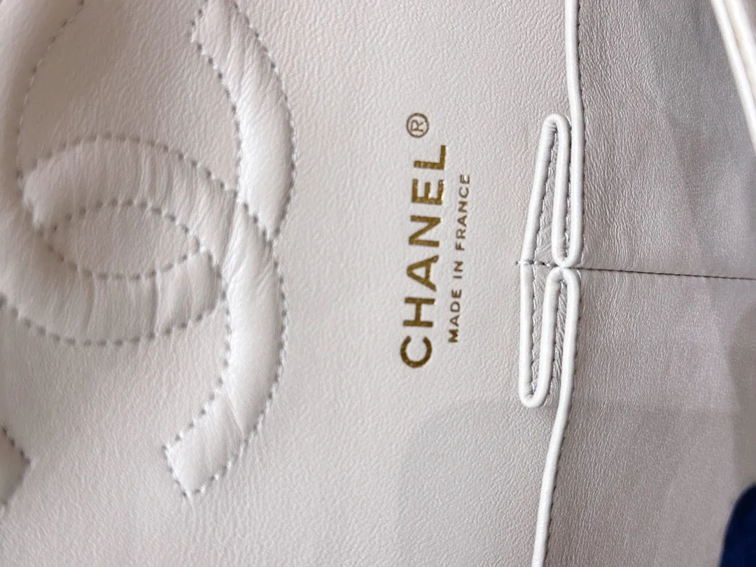 Chanel Classic Flap Medium Beige Clair GHW Caviar