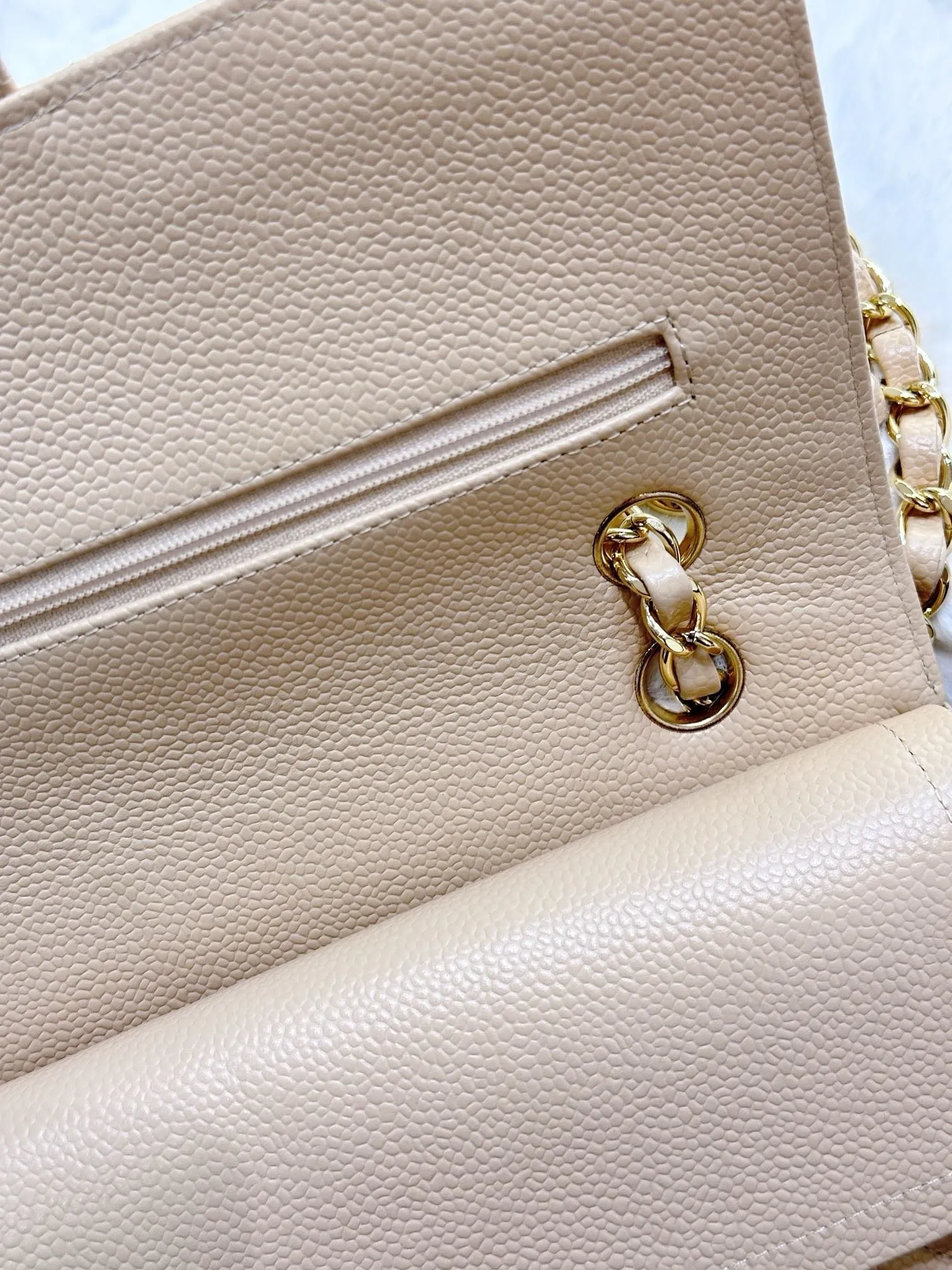 Chanel Classic Flap Medium Beige Clair GHW Caviar