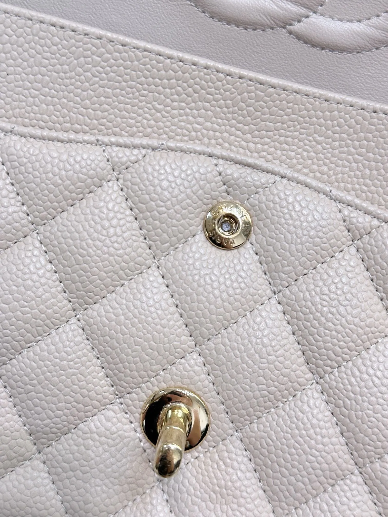 Chanel Classic Flap Medium Beige Clair GHW Caviar