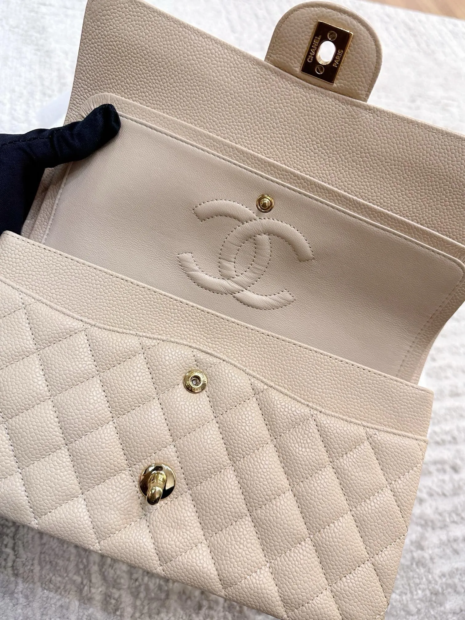 Chanel Classic Flap Medium Beige Clair GHW Caviar