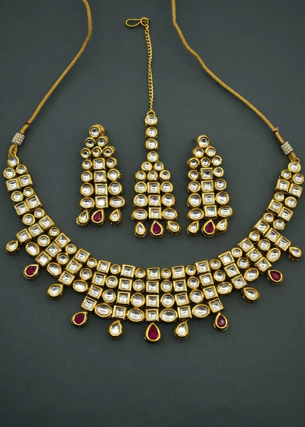 CHARMING KUNDAN NECKLACE