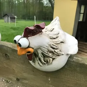ChickChuckle Skulpturen - Keramische Hühnerfiguren für Garten und Zaun