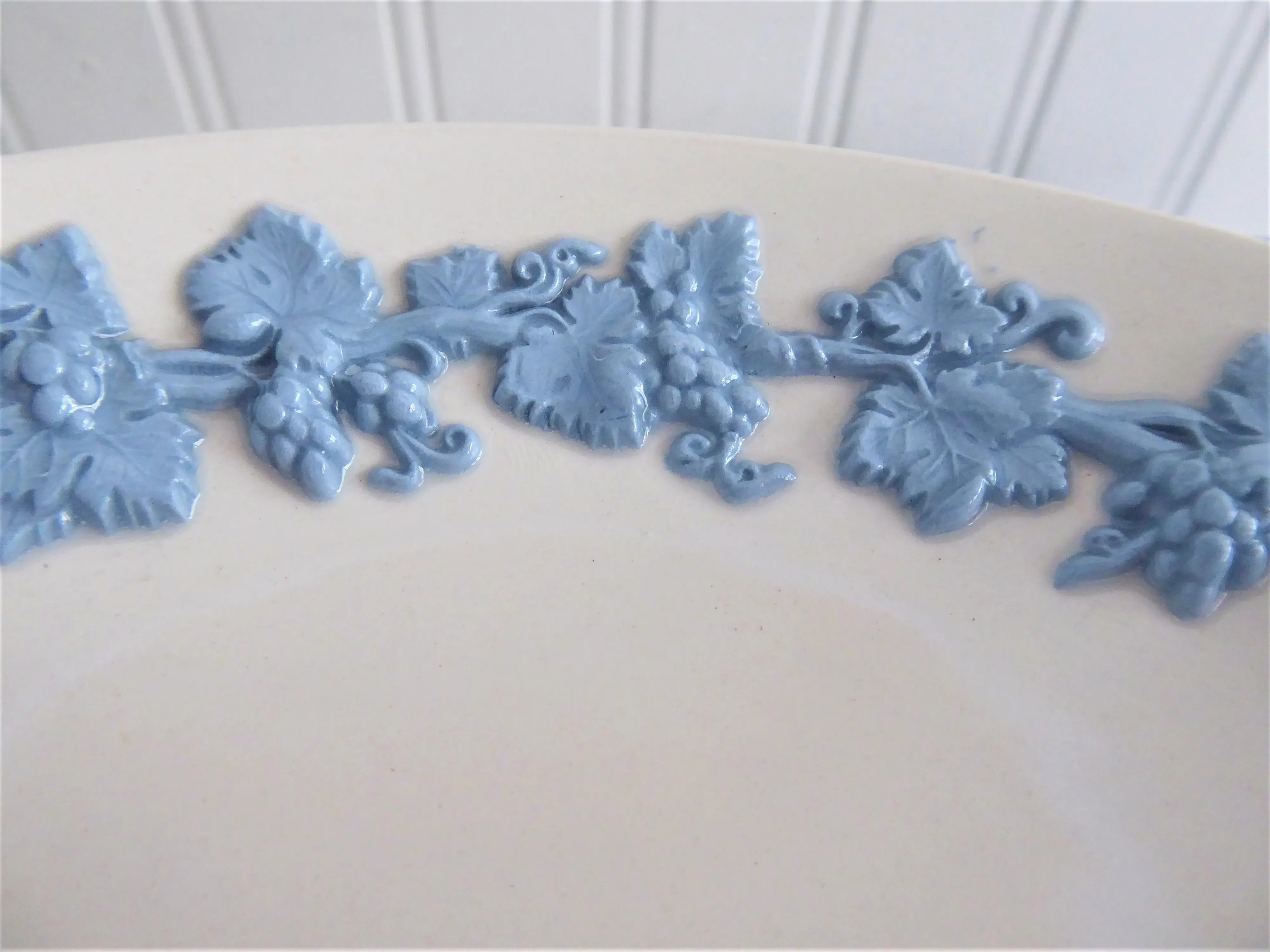Embossed Queen's Ware Wedgwood Pedestal Dish Compote Tazza 1960s Server Grapevines