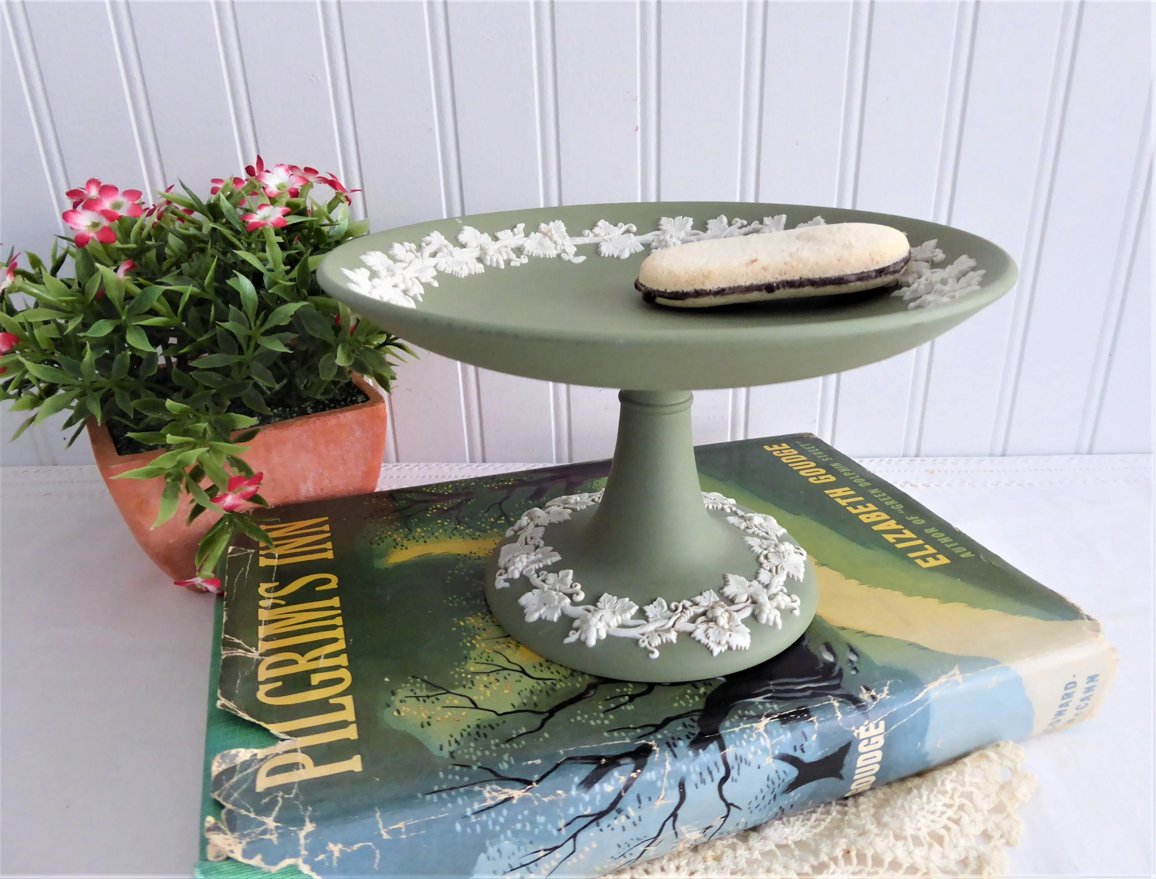 Green Jasperware Wedgwood Pedestal Dish Compote Tazza 1963 Server Grapevines