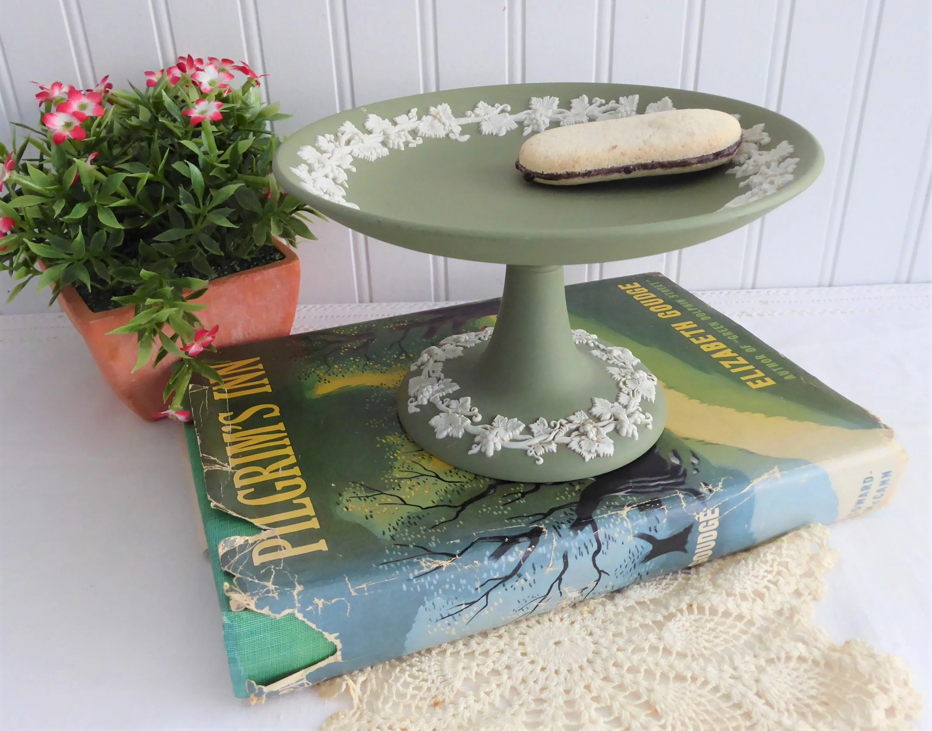 Green Jasperware Wedgwood Pedestal Dish Compote Tazza 1963 Server Grapevines