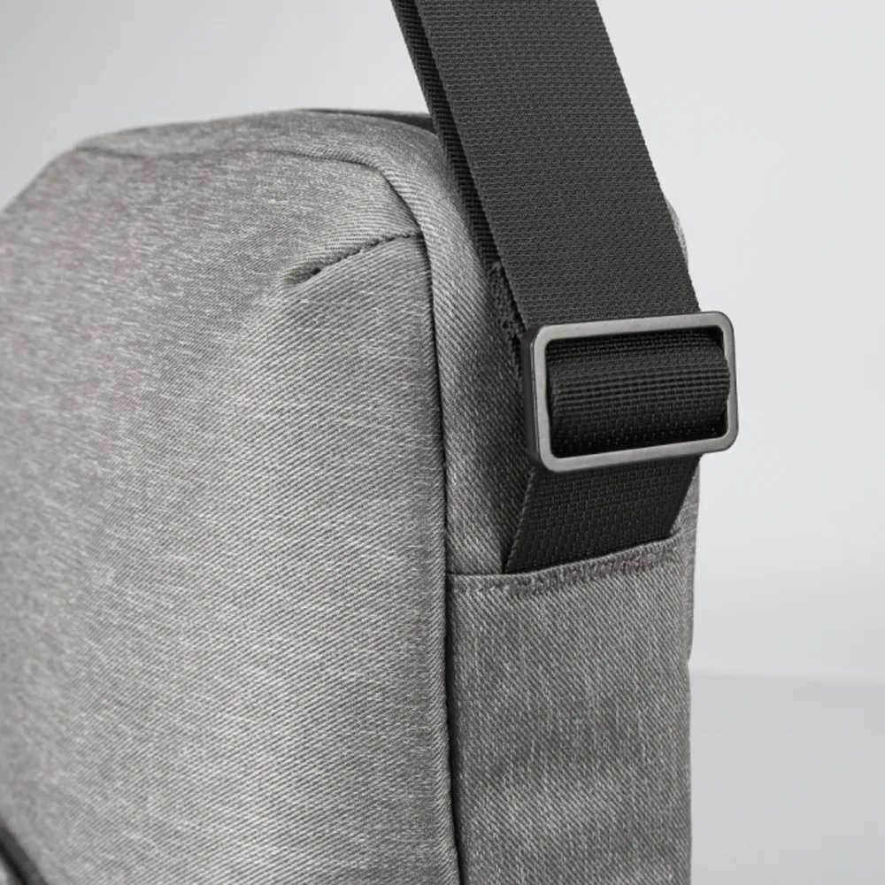 Leisure Messenger Bag