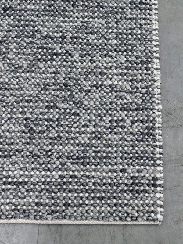 MAGIC RUG BY THE RUG COLLECTION