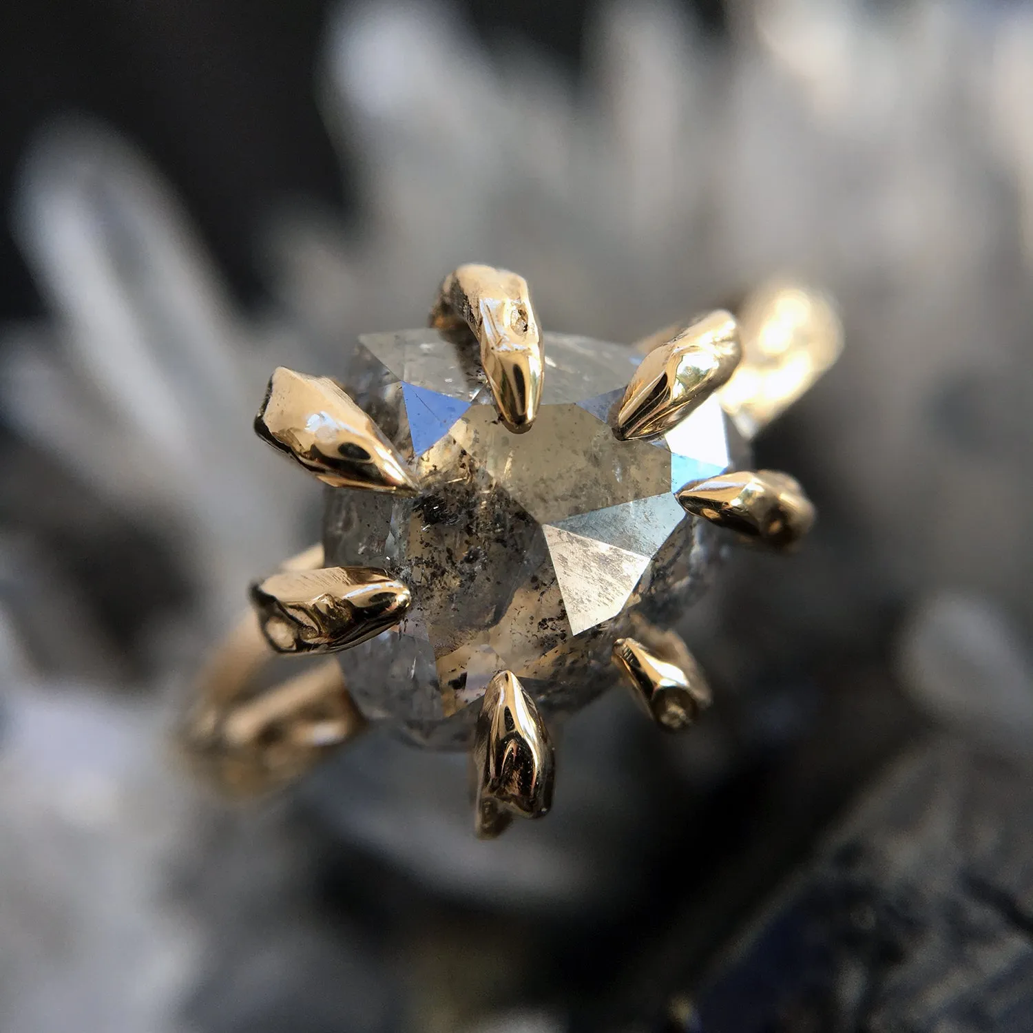 Misty Gray Stingray Claw Solitaire